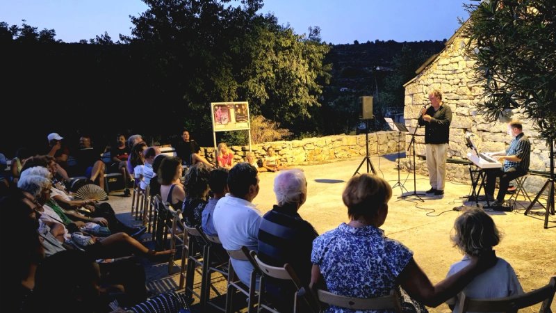 FOTOGALERIJA Najljepše melodije uz zalazak sunca oduševile publiku na Velom Drveniku