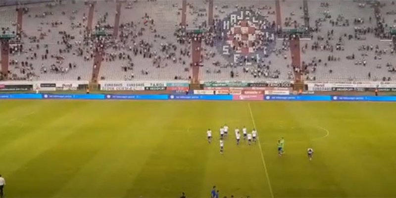 VIDEO: Torcida nakon utakmice skandirala, ostatak stadiona izviždao igrače