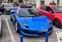 FOTOGALERIJA Plavi konj na splitskoj Rivi