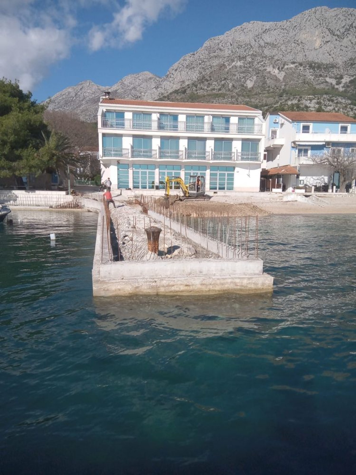 Županijska Lučka uprava sanira luku Drvenik, završetak radova očekuje se u svibnju