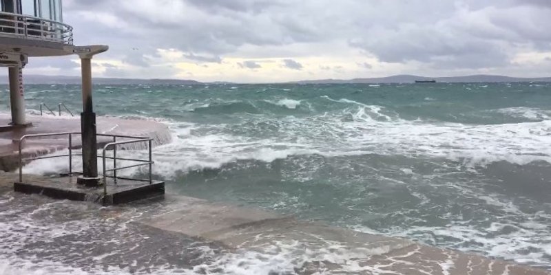 U Dalmaciji pljuskovi s grmljavinom uz jako i olujno jugo