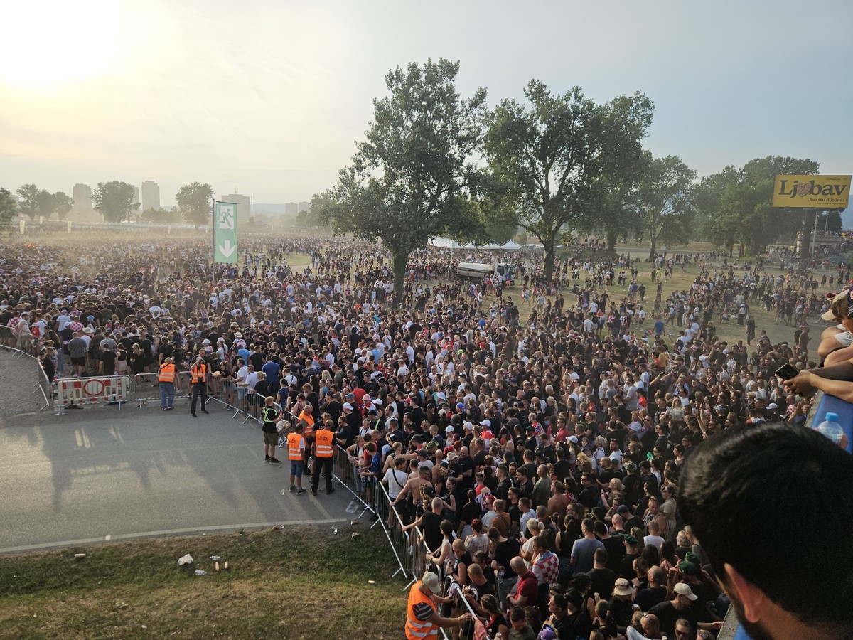 ZAVRŠIO KONCERT NA HIPODROMU Thompson: 'Ovo će se pamtiti!'