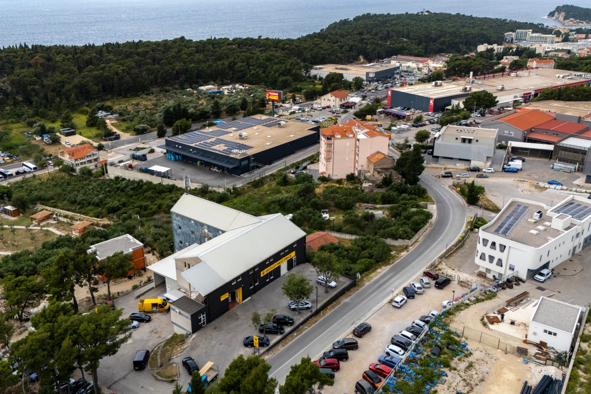 Totalna ludnica u Makarskoj! Sutra se otvara poznati outlet: Evo što se nudi po najnižim cijenama u Hrvatskoj
