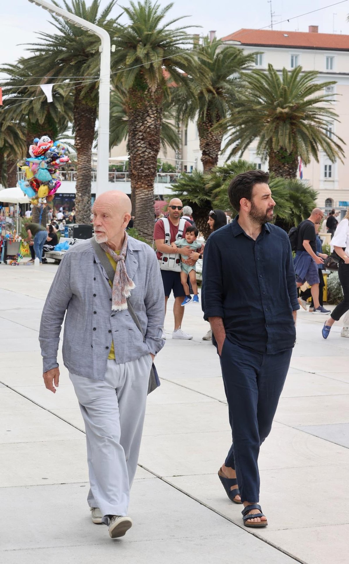 FOTO/VIDEO John Malkovich plijeni pažnju na splitskoj Rivi