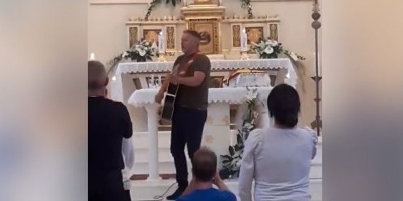VIDEO Thompson zapjevao 'Lijepa li si' u stonskoj crkvi sv. Vlaha