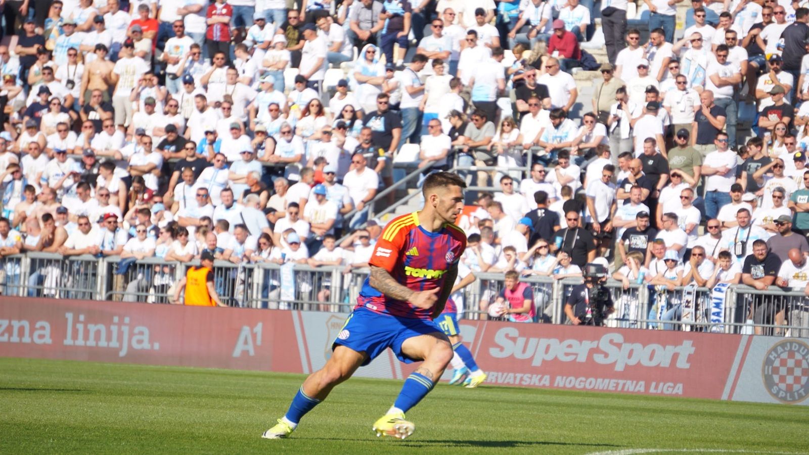 Završila utakmica Rijeke i Hajduka, privedeno 17 osoba