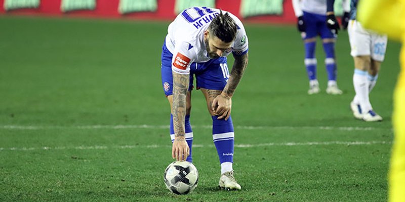 KOMENTAR: Svi pričamo o tome paše li igra s trojicom iza našim stoperima, a ja se pitam - odgovara li Livaji?