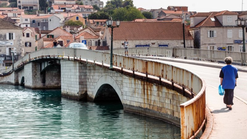 PONEDJELJAK Zatvara se stari most Trogir - Čiovo
