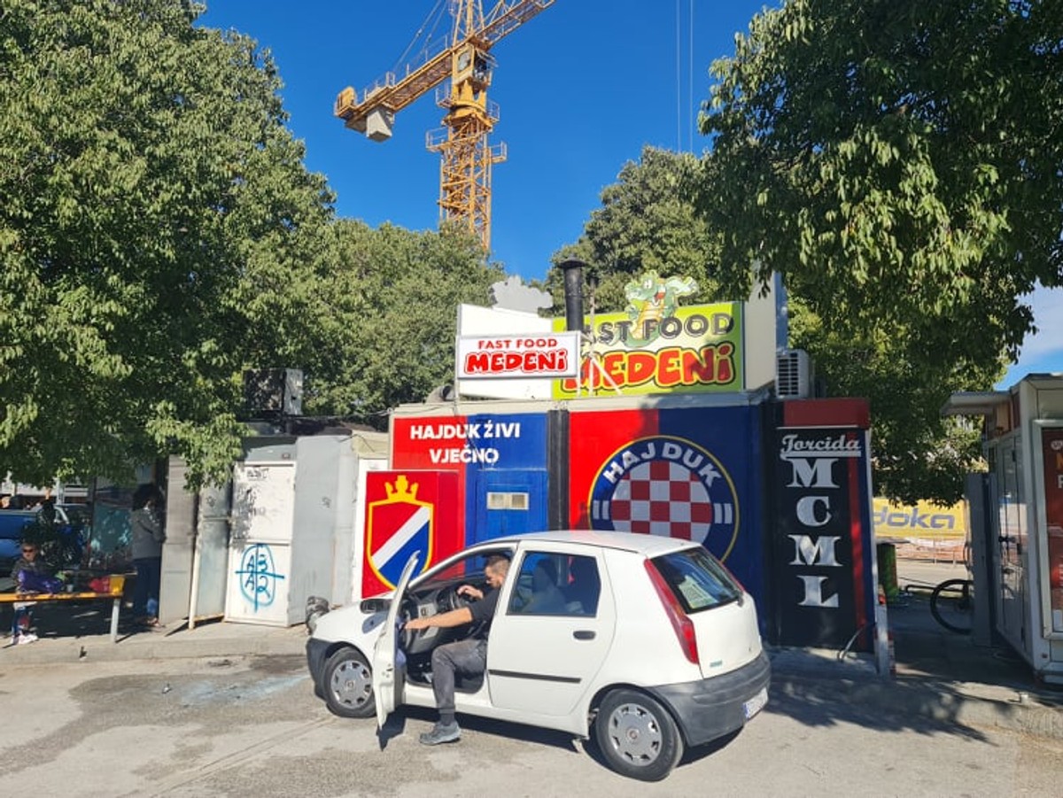 POŽAR NA GRIPAMA Planuo popularni fast food