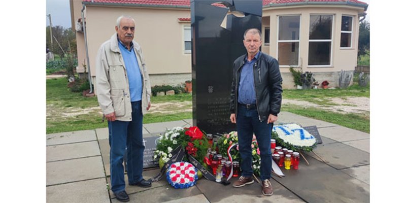 Hajdukove delegacije odale počast žrtvama Vukovara i Škabrnje