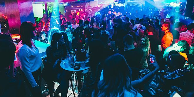 Moon bar: Najveći hitovi, zgodne hostese i brojna iznenađenja ...