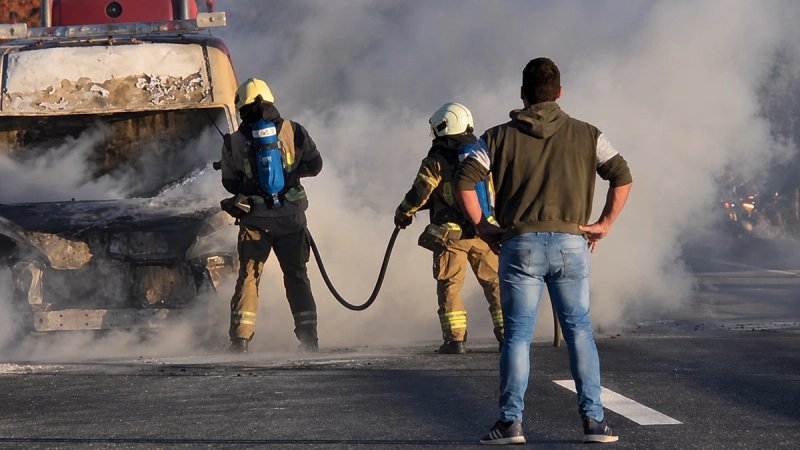 DRAMA NA BRZOJ CESTI Heroj izvukao čovjeka iz gorućeg kombija! Evo što nam je rekao...