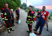FOTO/VIDEO Cesta prema Žednom još uvijek zatvorena za promet, vatrogasci uspješno obranili kuće