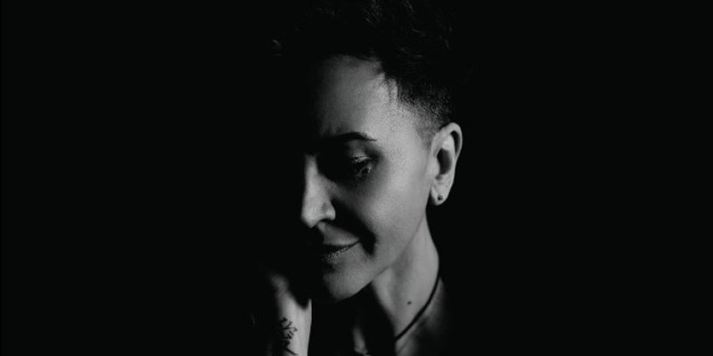 AMIRA MEDUNJANIN For Him and Her