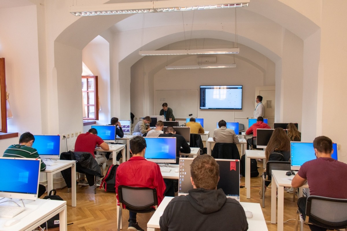 Ovo je studij koji povezuje biznis i informatiku i stvara najtraženiji kadar na tržištu!