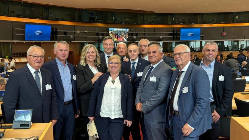 Eurozastupnica ugostila splitsko-dalmatinsku Zajednicu utemeljitelja HDZ-a: 'Posebna čast'