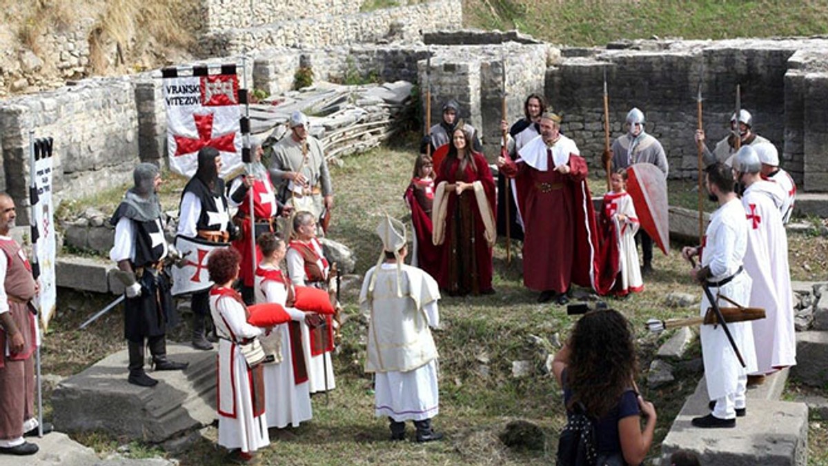 'Krunom hrvatskih vladara' (Solin - Klis) uz mimohod u čast Jeleni 'Slavnoj' i uprizorenje Zvonimirove krunidbe!