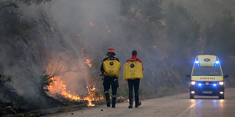 STRAVIČNA PROMETNA NESREĆA Dvije osobe su izgorjele, a tri su ozlijeđene