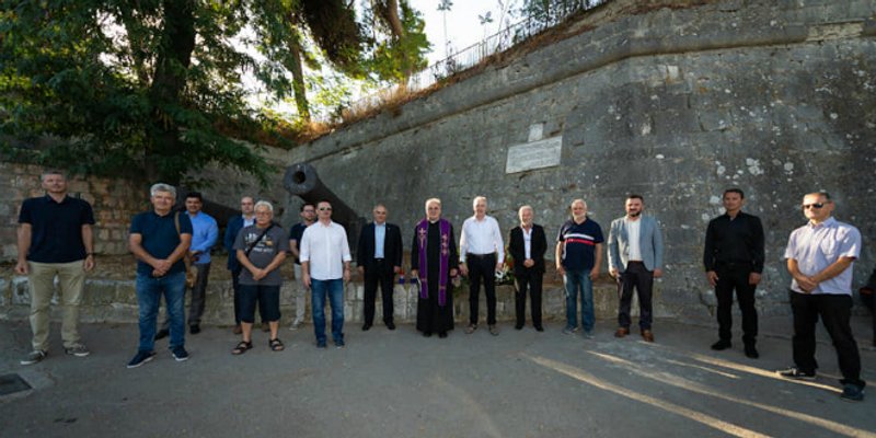 FOTOGALERIJA: Na Gripama odan pijetet žrtvama totalitarnih režima: 'Komunistički režim kao da je zaboravljen, kao da je aboliran'