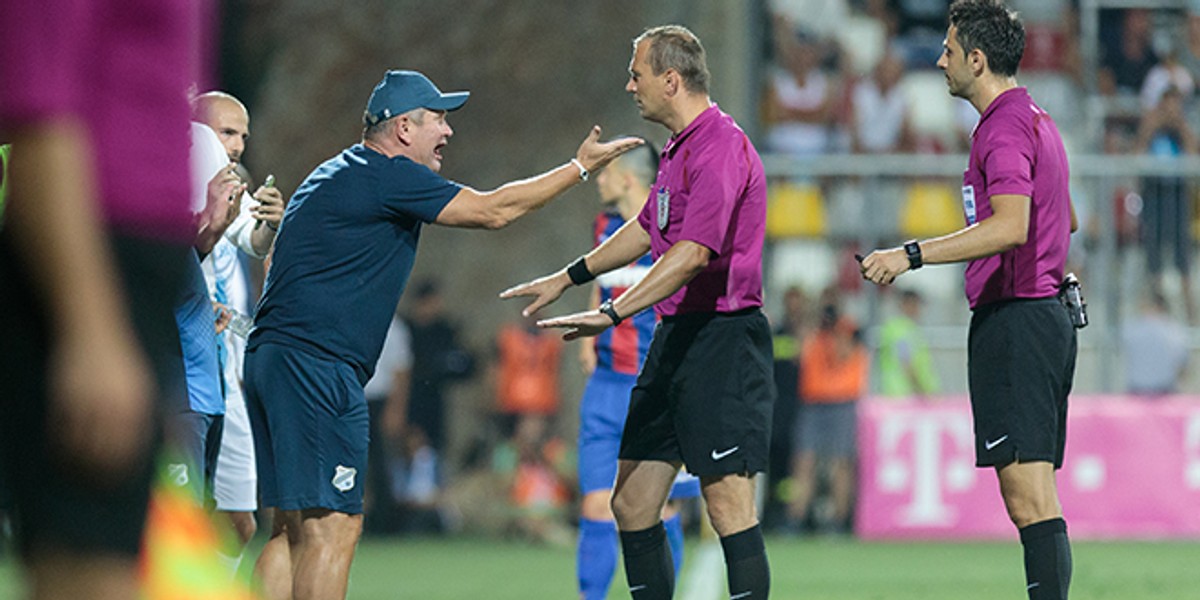 Znači li i bacanje stolica u teren navijača Rijeke dvije utakmice bez gledatelja ili to vrijedi samo za Hajduk?