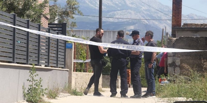 UBIO MAJKU U KAŠTELIMA? Ženu su našli mrtvu u kući, sina su odveli u bolnicu