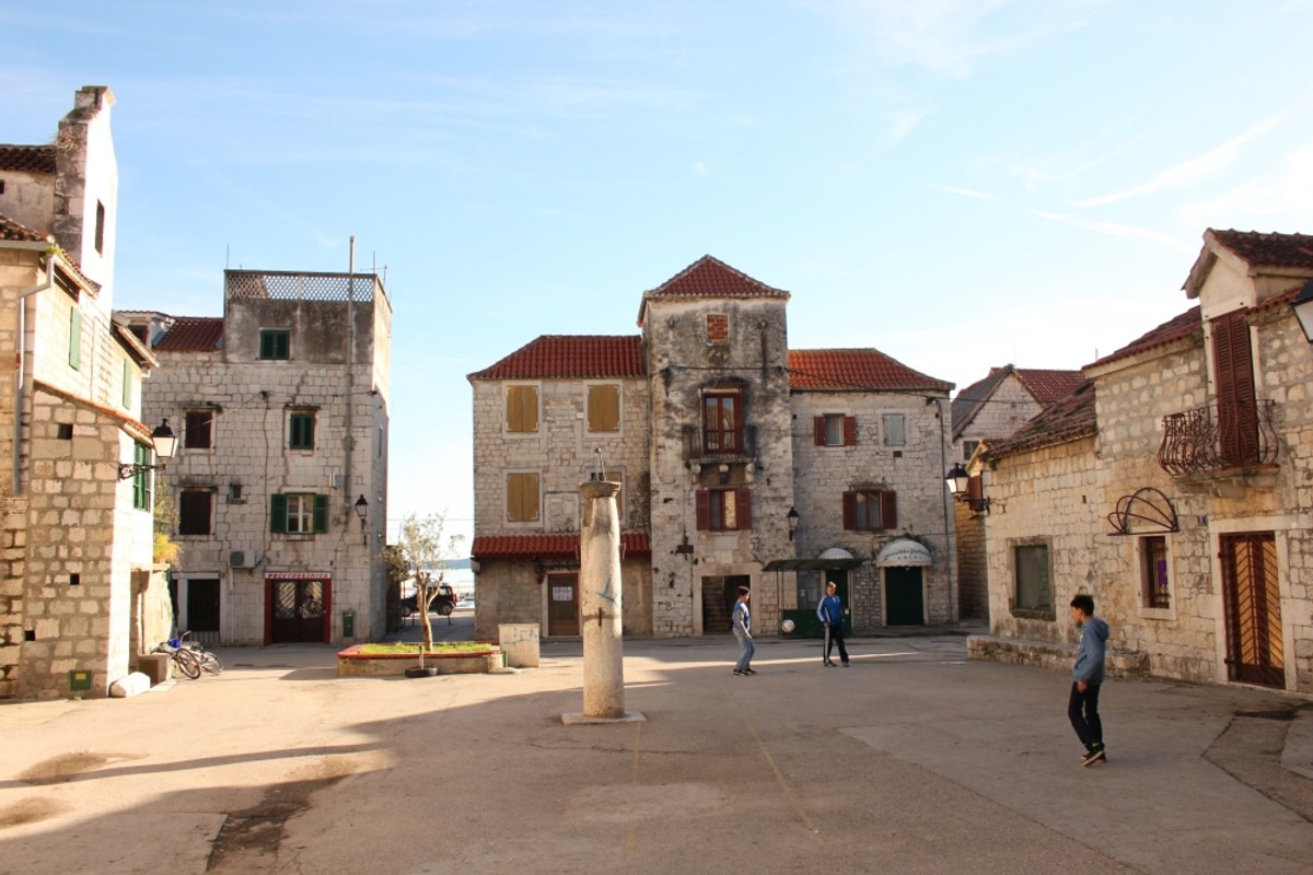 Povijest Kaštela: Trogirski i splitski plemići digli su dvadesetak utvrda kako bi zaštitili težake i ljetinu