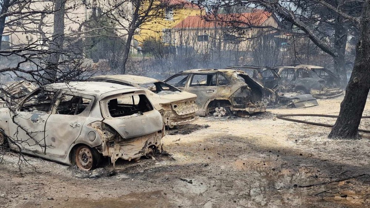 Požar u Grebaštici | foto: Mate Gojanović/ŠibenikIN