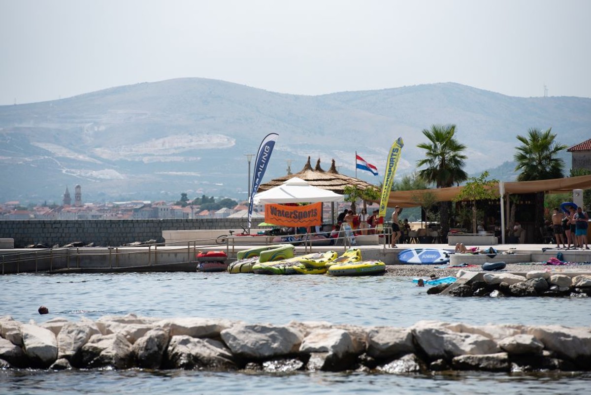 FOTO/VIDEO Tko kaže da su u ponudi samo sunce i more? Pogledajte kako Split Parasail začinjava ljeto