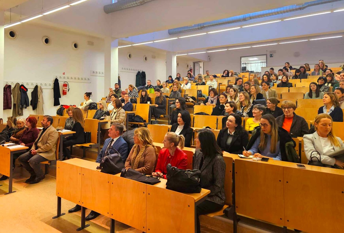 STRUČNI SKUP: Sve je to ovisnost, bez obzira radi li se o klasičnim cigaretama, nikotinskim vrećicama ili e-cigaretama