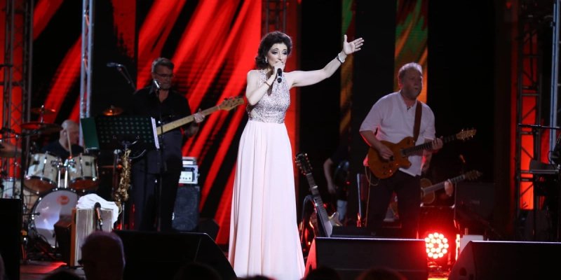 FOTO/VIDEO: 61. SPLITSKI FESTIVAL Doris Dragović oduševila publiku ekskluzivnim koncertom