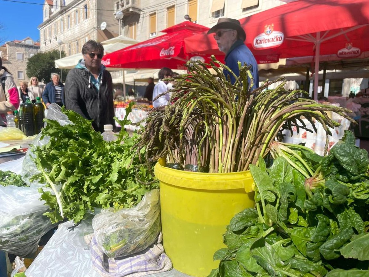 Šparoge na splitskom Pazaru