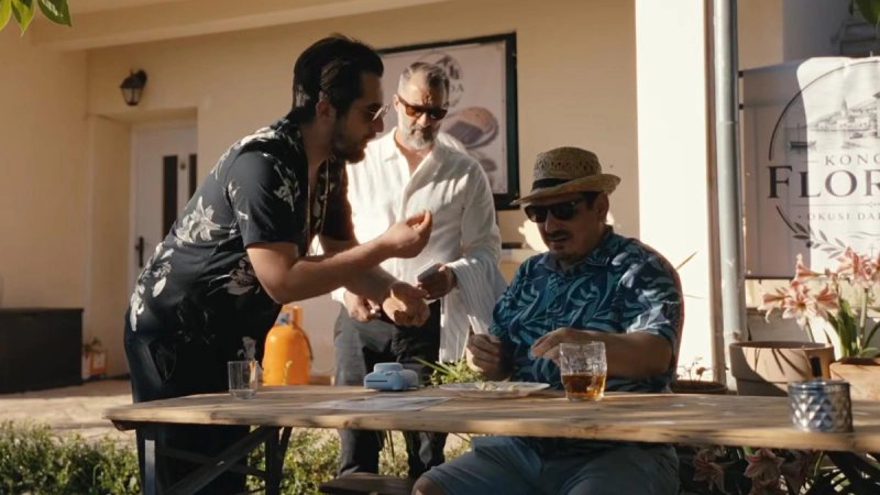 VIDEO Nezadovoljni turist i kaotični restoran: Zadarski bend Elkan Florida objavio novi singl