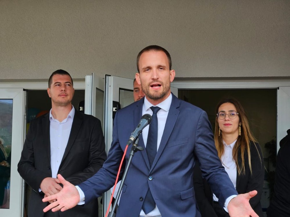 Ministar Erlić u Dicmu | foto: press