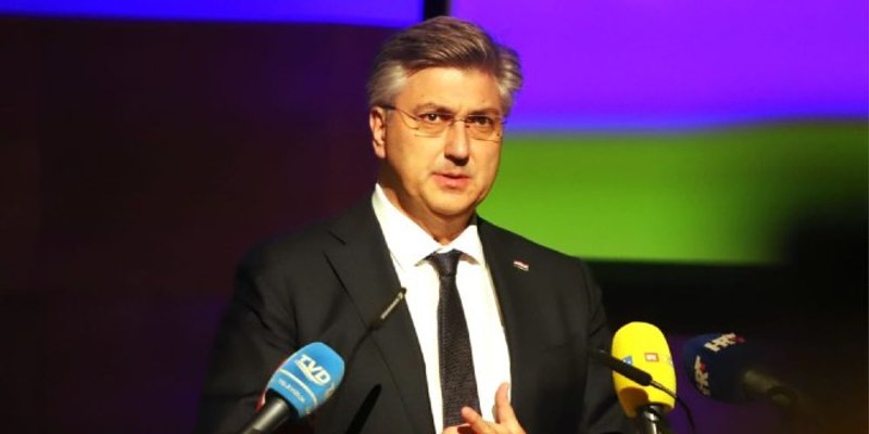 JAVNO JE DOBRO 'Otimačima demokracije i izbornim prevarantima treba već danas jasno pokazati kako nismo bespomoćni'