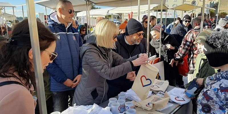 A DI SI TI?! Hajdukov predsjednik na štandu Bilog srca