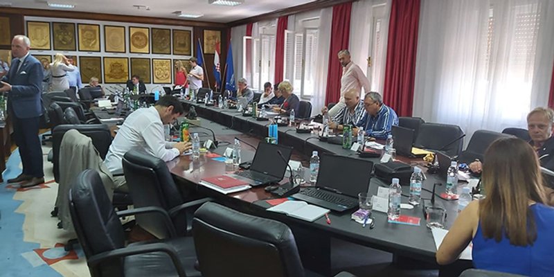 UŽIVO GRADSKO VIJEĆE Srušen je kvorum, sjednica je prekinuta!