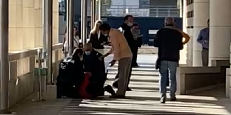 VIDEO: NEUGODNA SCENA NA EKONOMIJI Htjela na fakultet bez maske, silom je odvela policija u lisicama