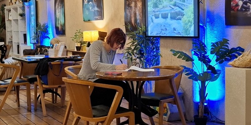 Sretan petak 13.: Dođite na spoj na slijepo uz knjigu i kavu!