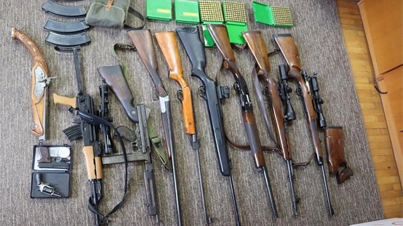 Policija pretragom pronašla i oduzela više komada oružja i streljiva