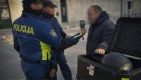 BRZ I ŽESTOK Umirovljenik na Hondi bježao policiji s preko 200 na sat, ekipa u presretaču lovila ga je kroz tri grada