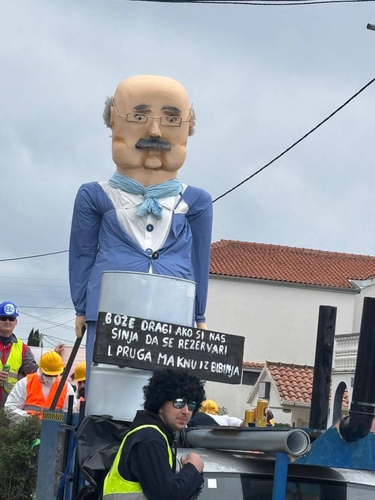 MAŠKARE U BIBINJAMA Odlučili spaliti hrvatskog generala!