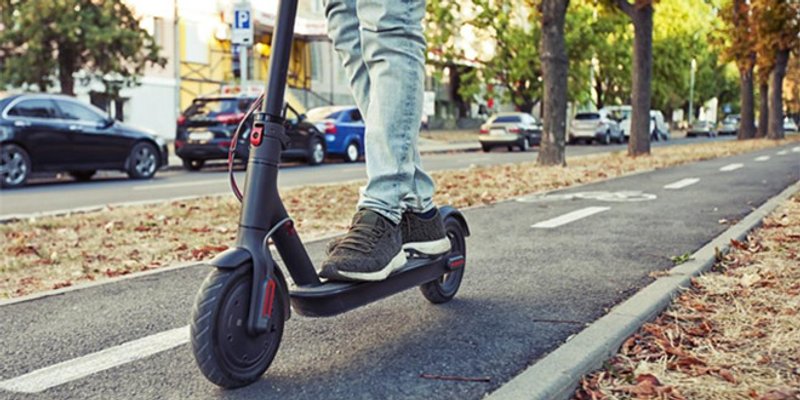 90-godišnjak vozio električni romobil i skrivio prometnu nesreću
