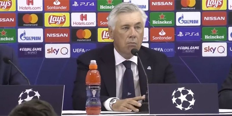 LUDILO U NAPULJU: Trener i igrači se oglušili o naredbu predsjednika!