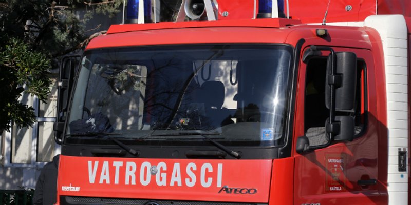 Požar kod Sinja, 28 vatrogasaca sa 7 vozila na terenu