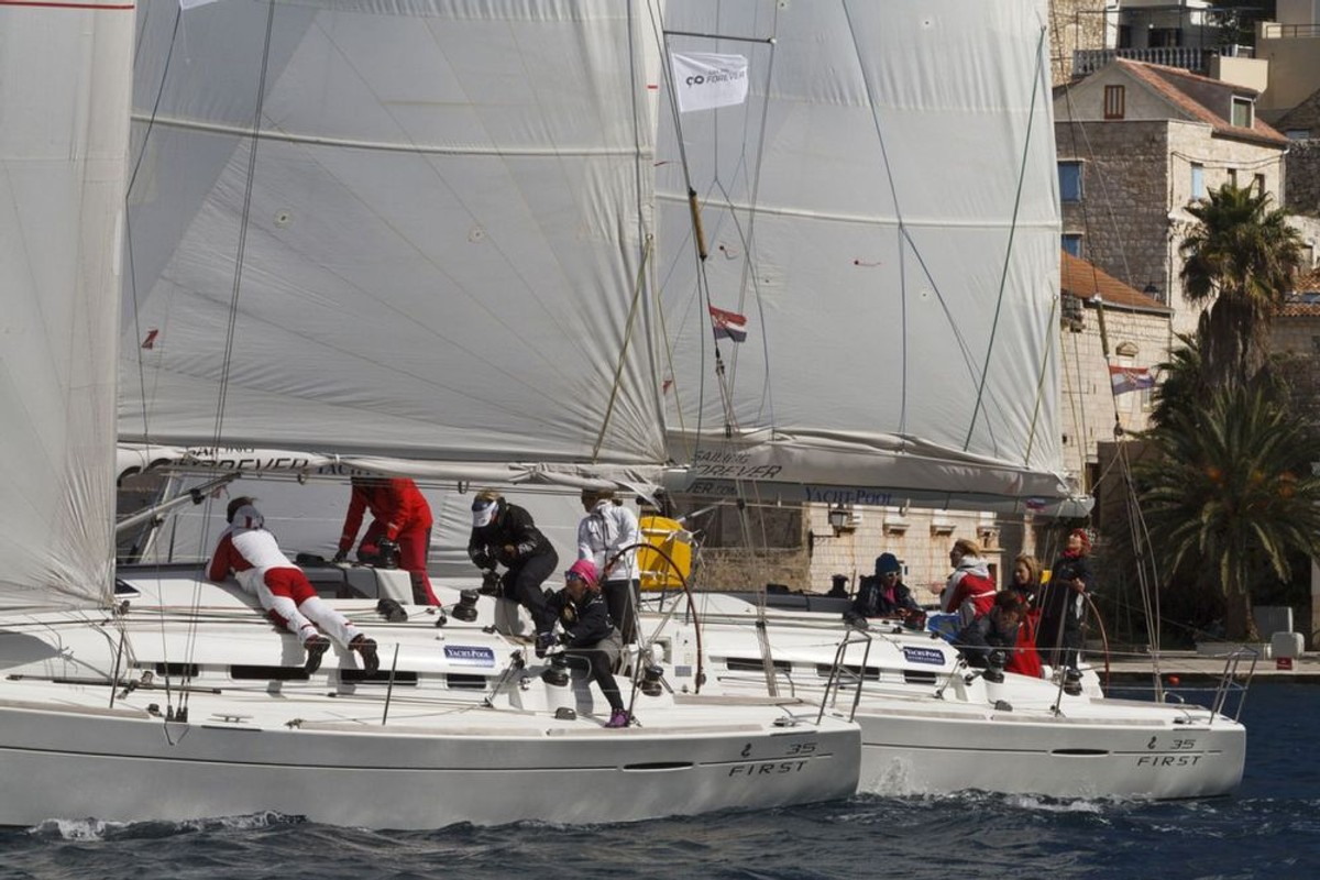 Regata PMS Žena | foto: YC HOST - VIS