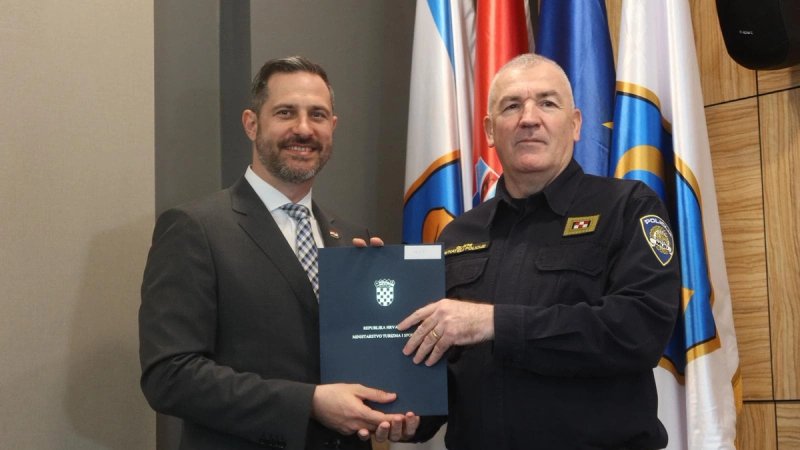 Ministar Glavina u pripremama za sezonu, uručio ugovore vrijedne više od milijun eura