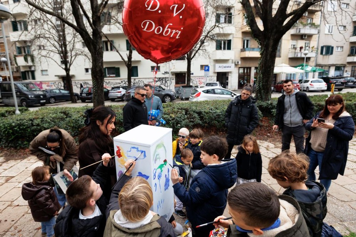 Oblačić bijeli slikovnice i maštu dijeli | foto: Nikola Smernić