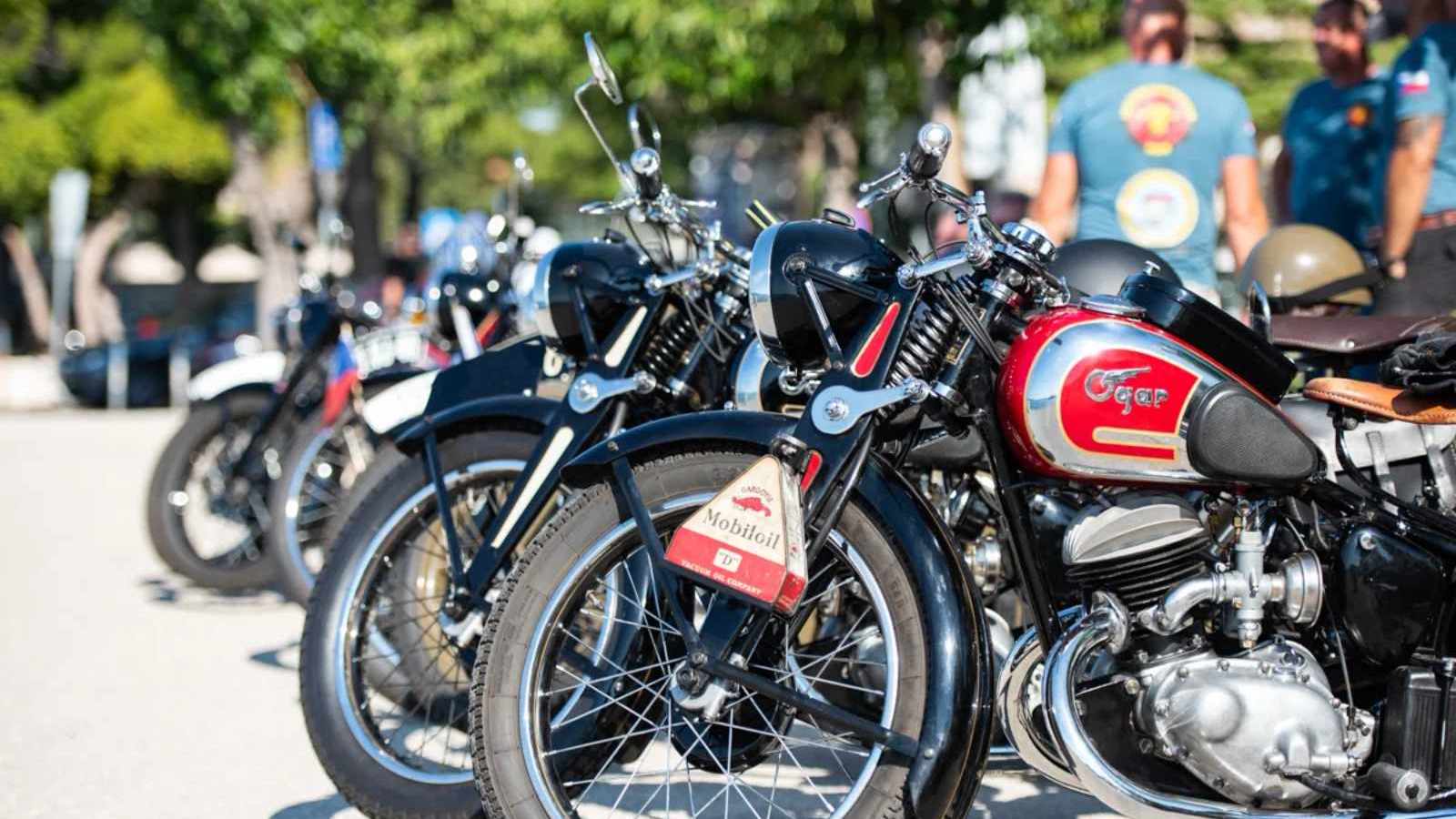 FOTO Motori koji bude nostalgiju osvojili Kaštela: Okupili se zaljubljenici u oldtimere iz Hrvatske i Češke