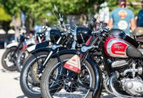 FOTO Motori koji bude nostalgiju osvojili Kaštela: Okupili se zaljubljenici u oldtimere iz Hrvatske i Češke