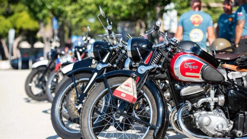 FOTO Motori koji bude nostalgiju osvojili Kaštela: Okupili se zaljubljenici u oldtimere iz Hrvatske i Češke